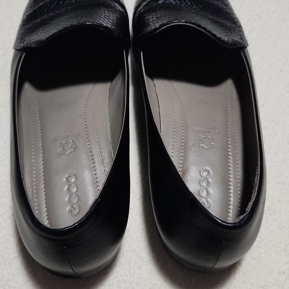 ECCO  WOMEN'S BLACK LOAFERS SIZE 39. - Picture 11 of 14